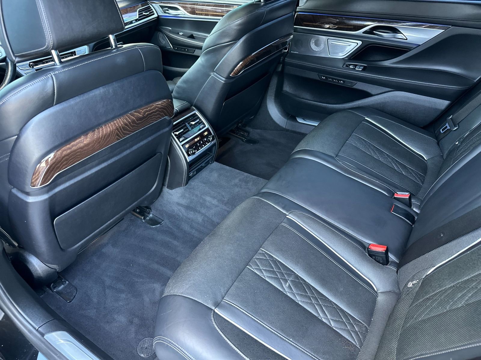 Used 2019 BMW M760i xDrive w/ Luxury Rear Seating Package AWD/4WD image 12