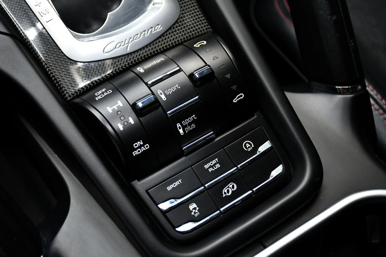 Used 2017 Porsche Cayenne GTS image 33