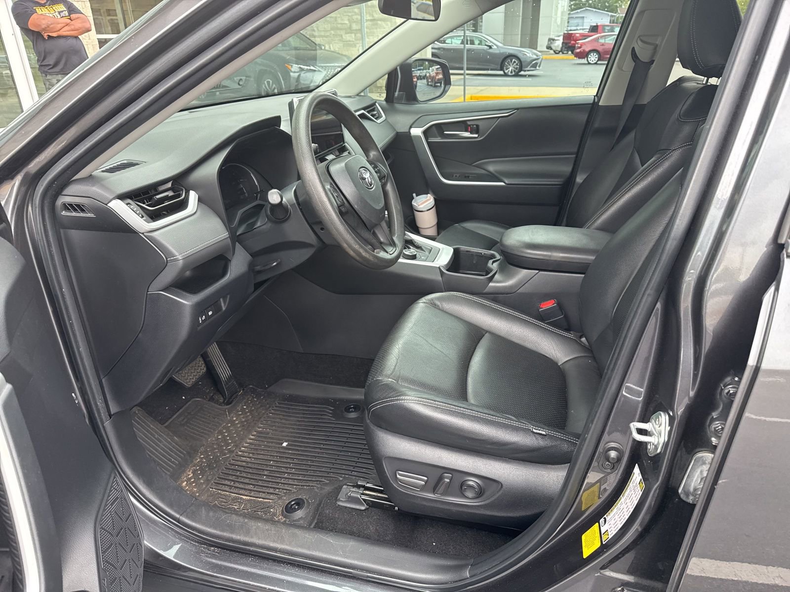 Used 2024 Toyota RAV4 XLE AWD/4WD image 2