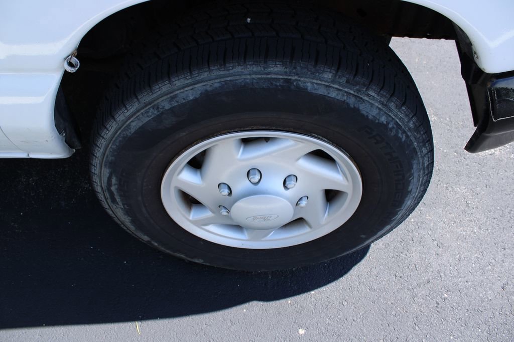Used 2007 Ford E-250 and Econoline 250 RWD image 4