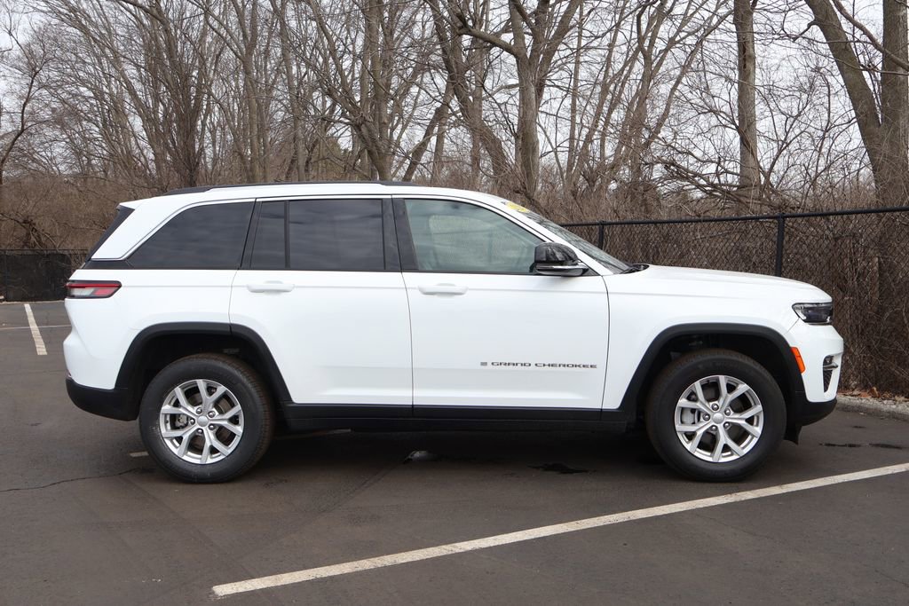 Used 2024 Jeep Grand Cherokee Limited image 10