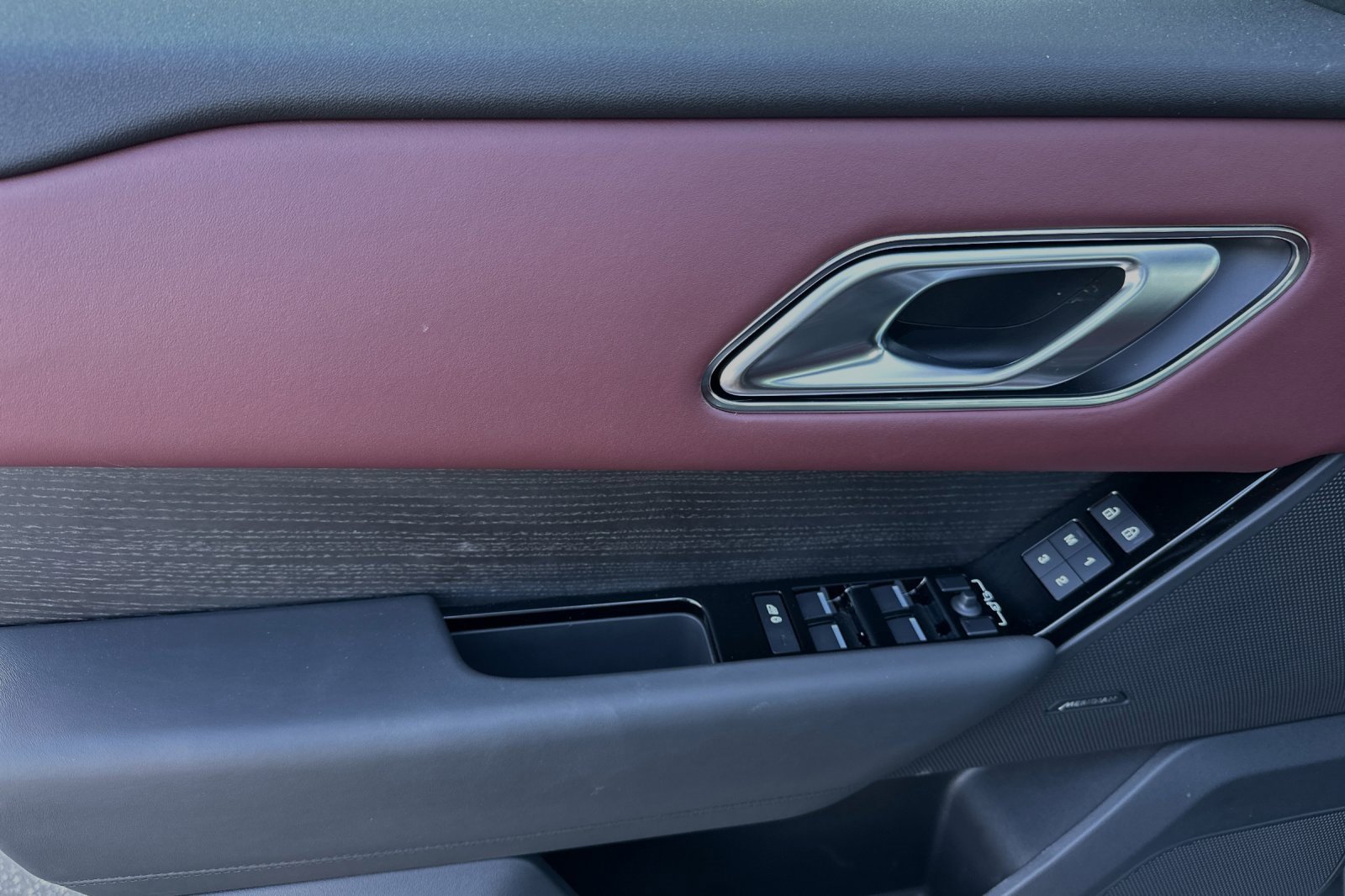 New 2024 Land Rover Range Rover Velar Dynamic HSE image 10