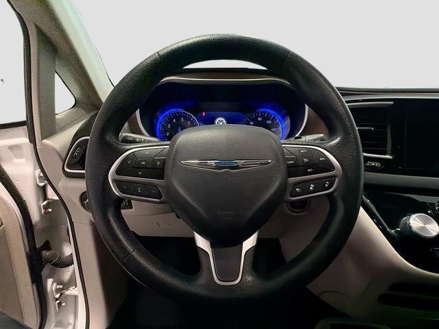 Used 2019 Chrysler Pacifica Touring Plus w/ Advanced Safetytec Group FWD image 10