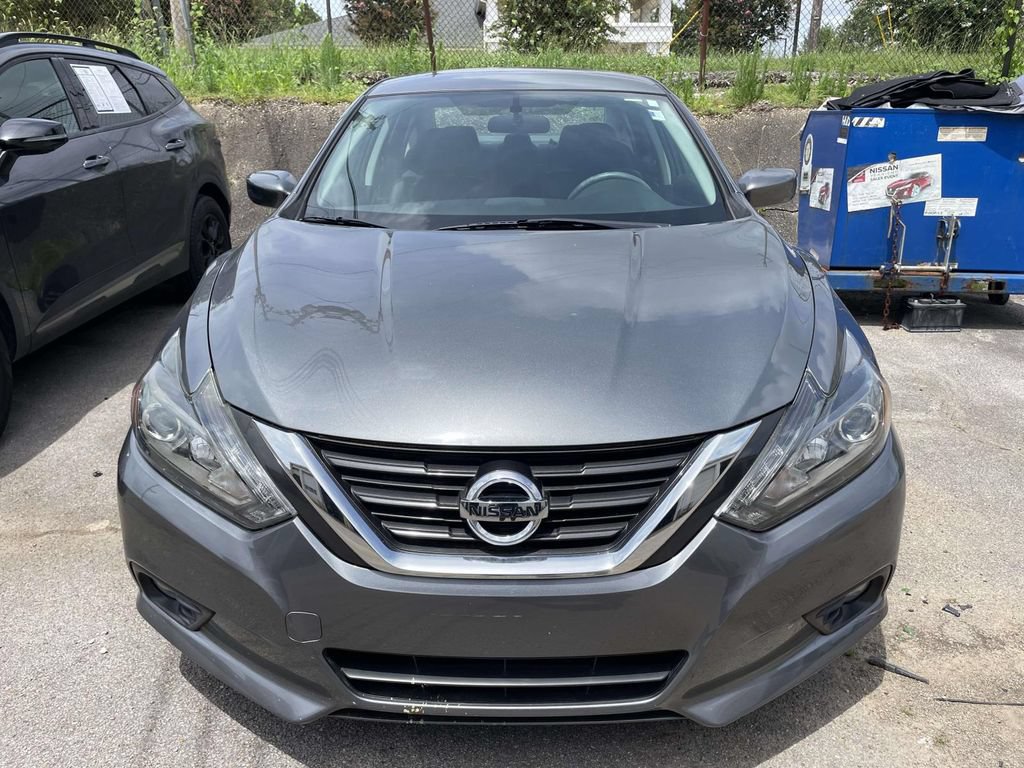 Used 2016 Nissan Altima 2.5 SR w/ LED Appearance Package FWD image 2