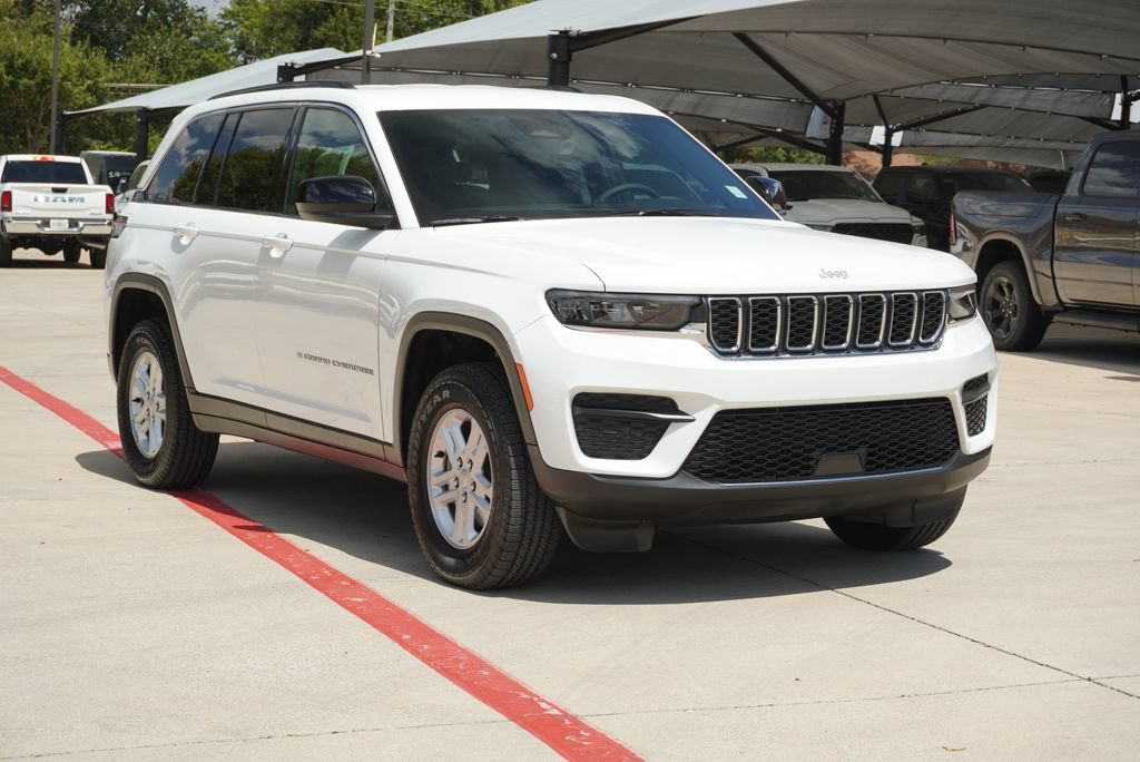 Used 2025 Jeep Grand Cherokee Laredo AWD/4WD image 7