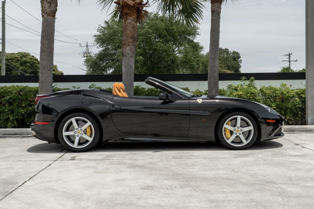 Used 2015 Ferrari California T RWD image 9
