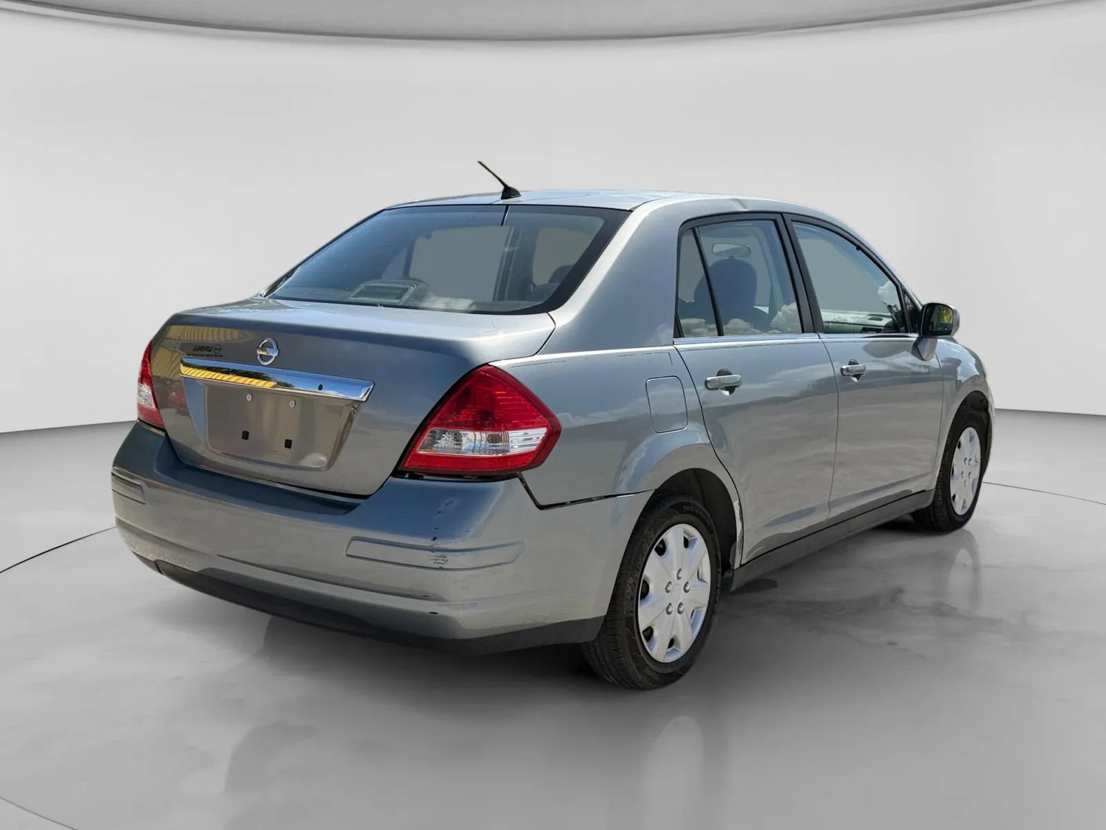 Used 2009 Nissan Versa 1.8 S FWD image 5