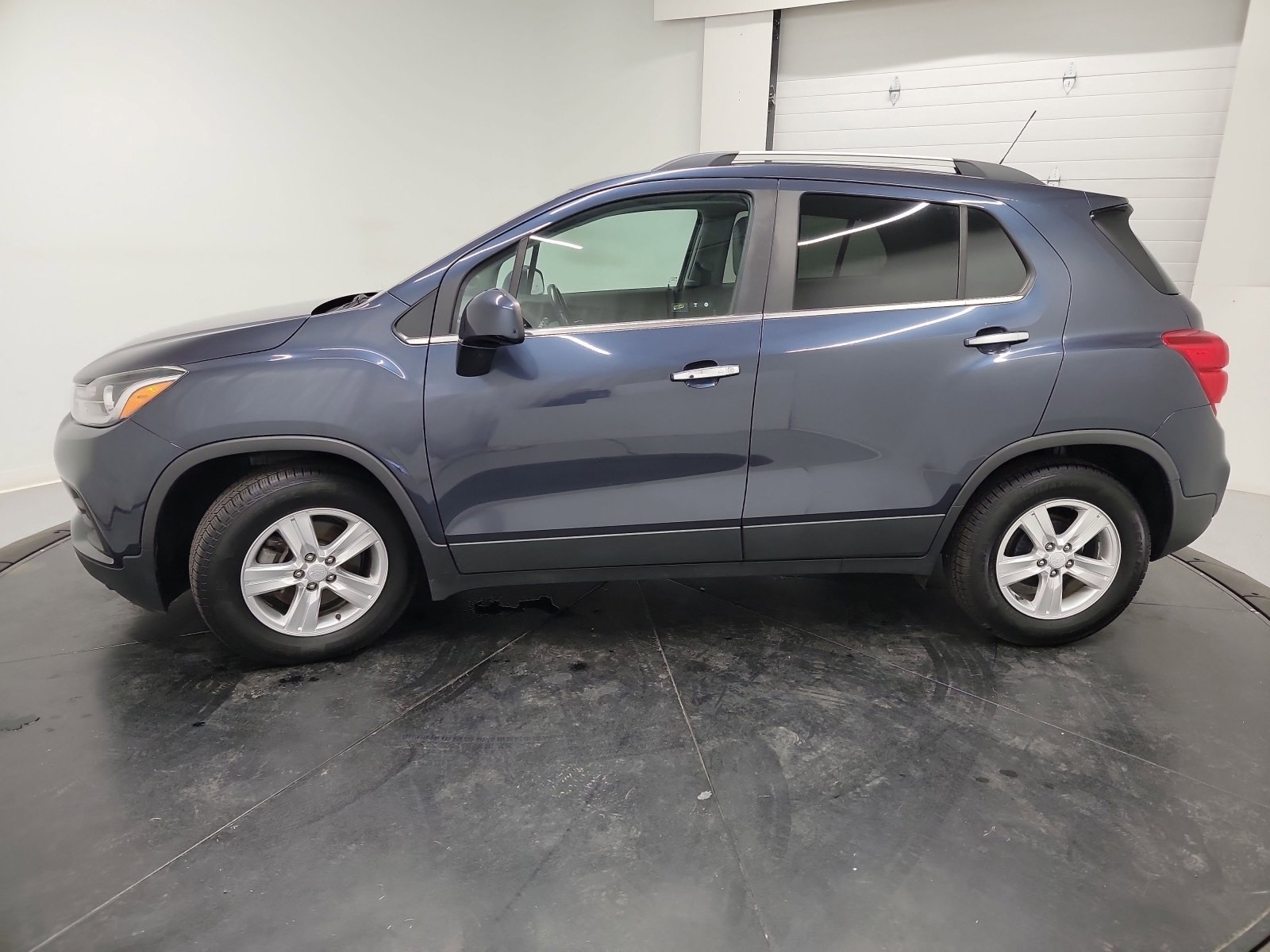 Used 2019 Chevrolet Trax LT w/ LT Convenience Package image 2