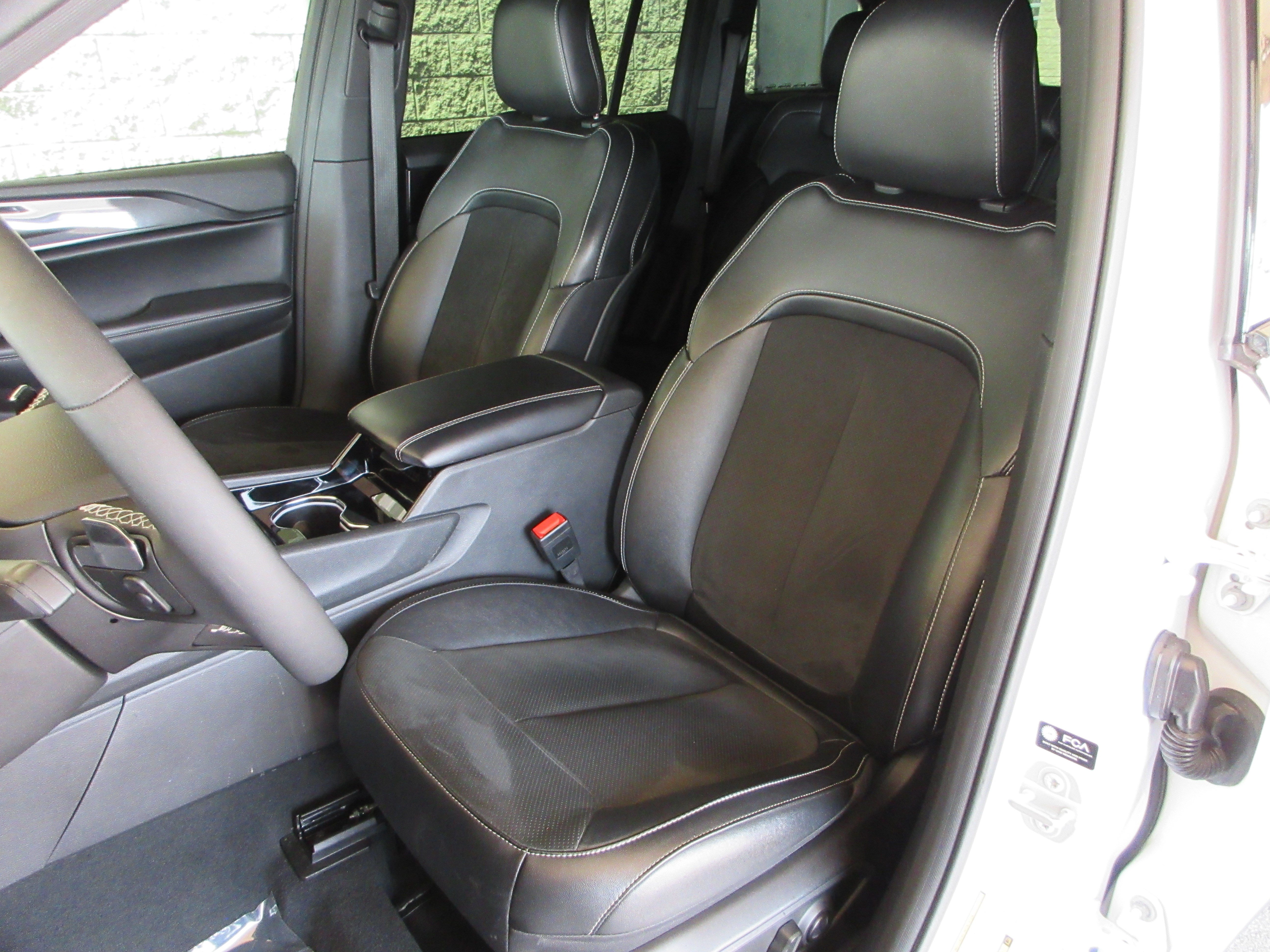 Used 2023 Jeep Grand Cherokee Altitude AWD/4WD image 29