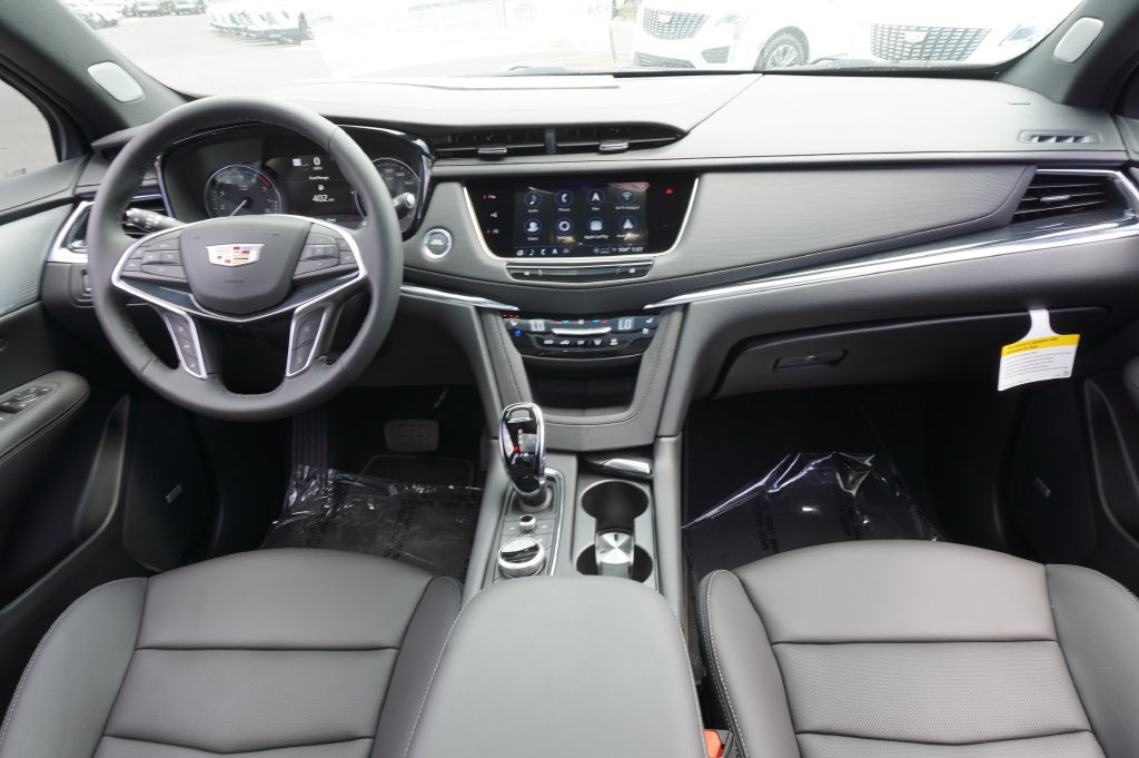 New 2025 Cadillac XT5 Premium Luxury w/ Technology Package FWD image 11
