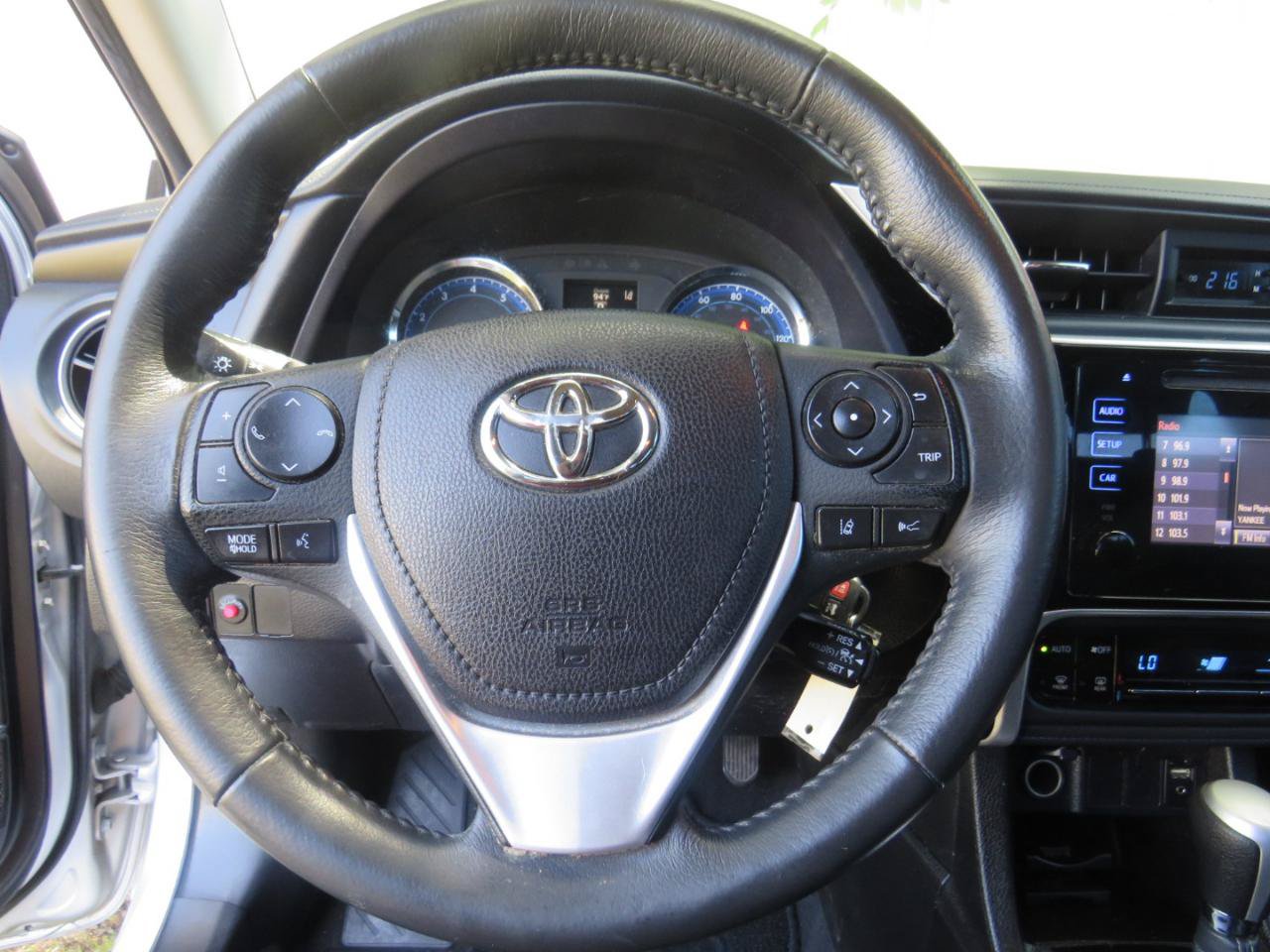 Used 2017 Toyota Corolla SE FWD image 10
