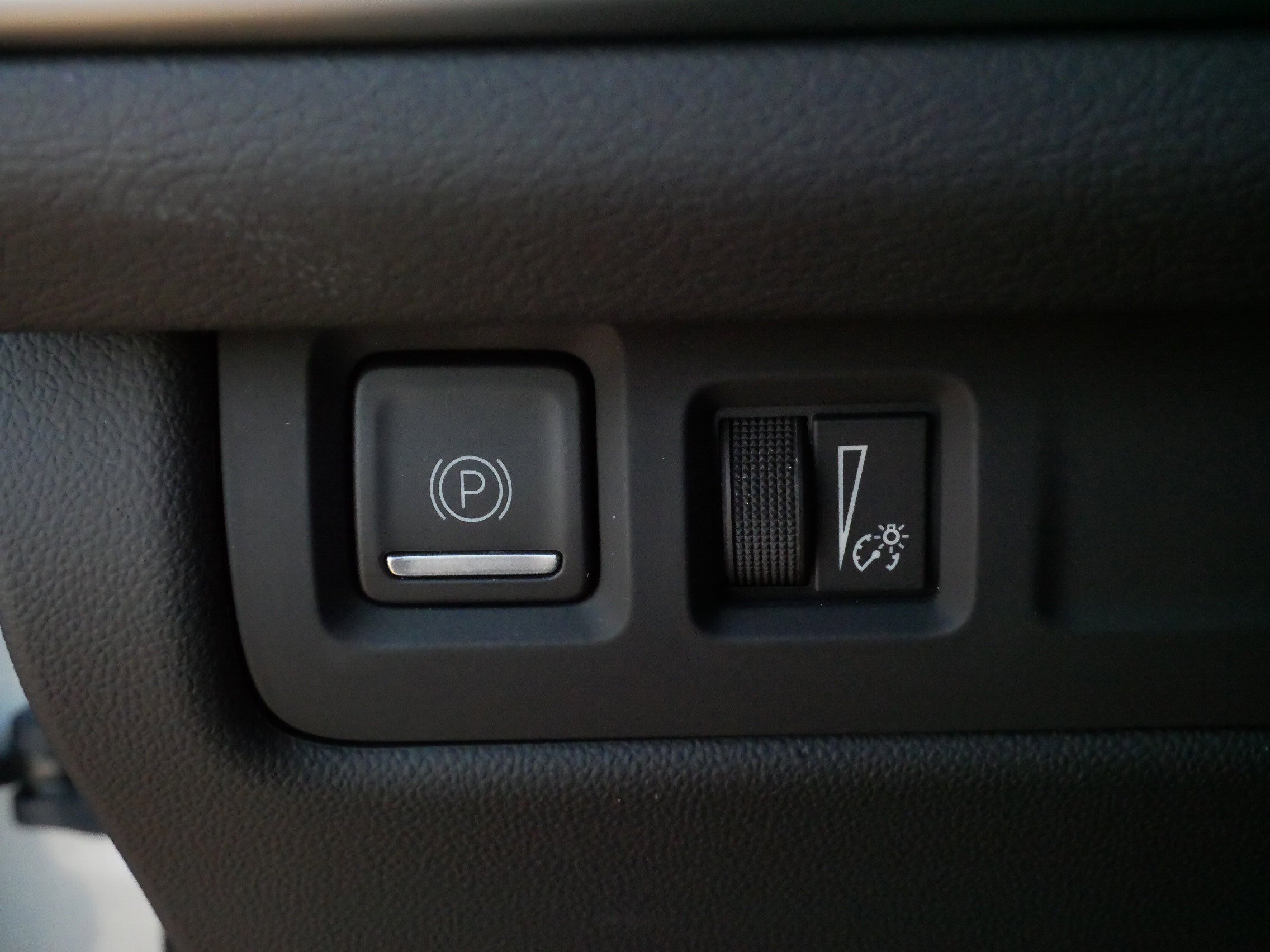 Used 2025 Cadillac XT4 Premium Luxury image 26