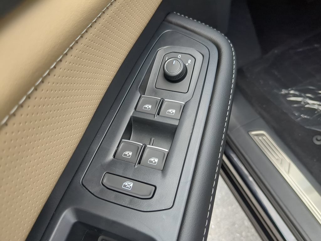 New 2026 Volkswagen Atlas Cross Sport SE FWD image 18
