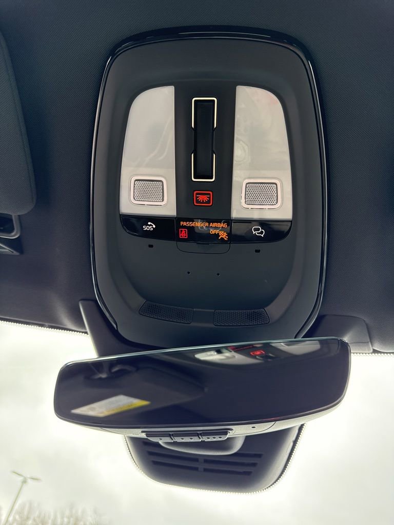 Used 2025 Volvo XC90 B6 Plus image 32