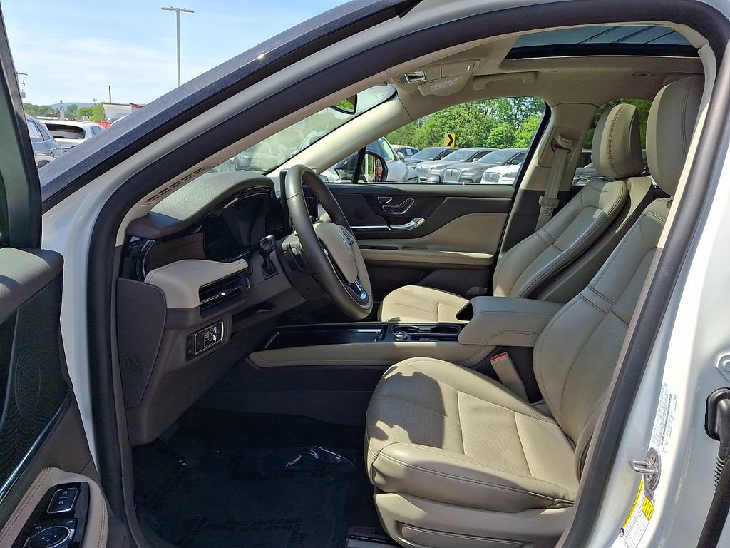 Certified 2024 Lincoln Corsair Grand Touring AWD/4WD image 13