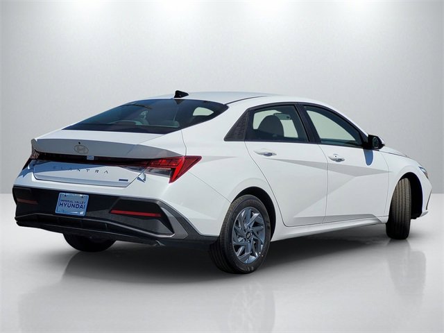 New 2025 Hyundai Elantra Blue image 4