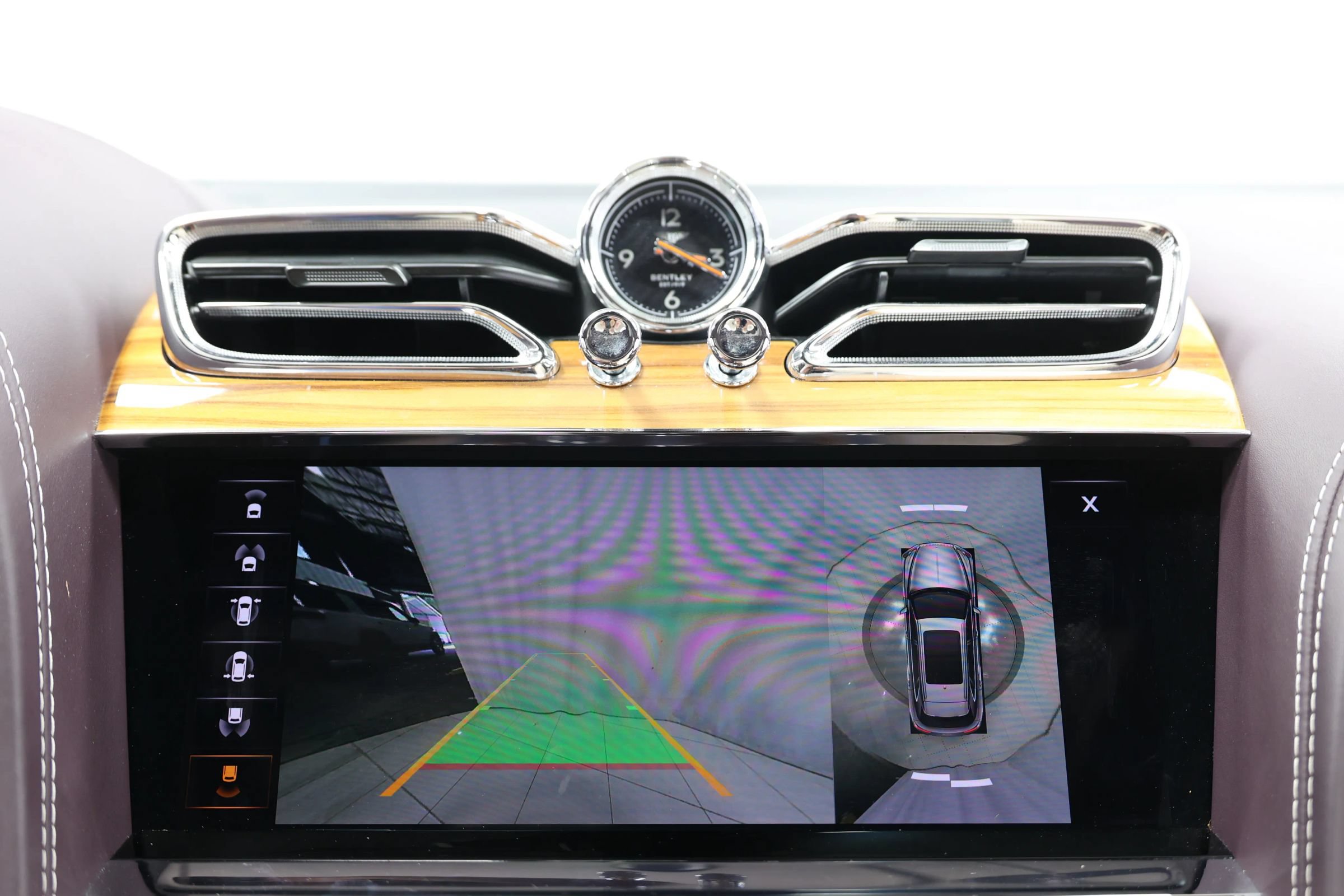 Used 2023 Bentley Bentayga Extended Wheelbase AWD/4WD image 40