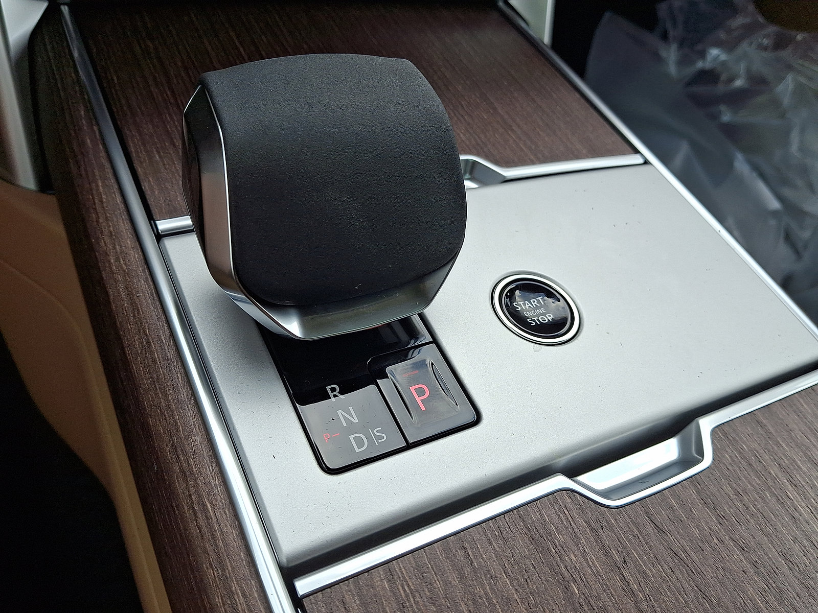 New 2025 Land Rover Range Rover SE image 10