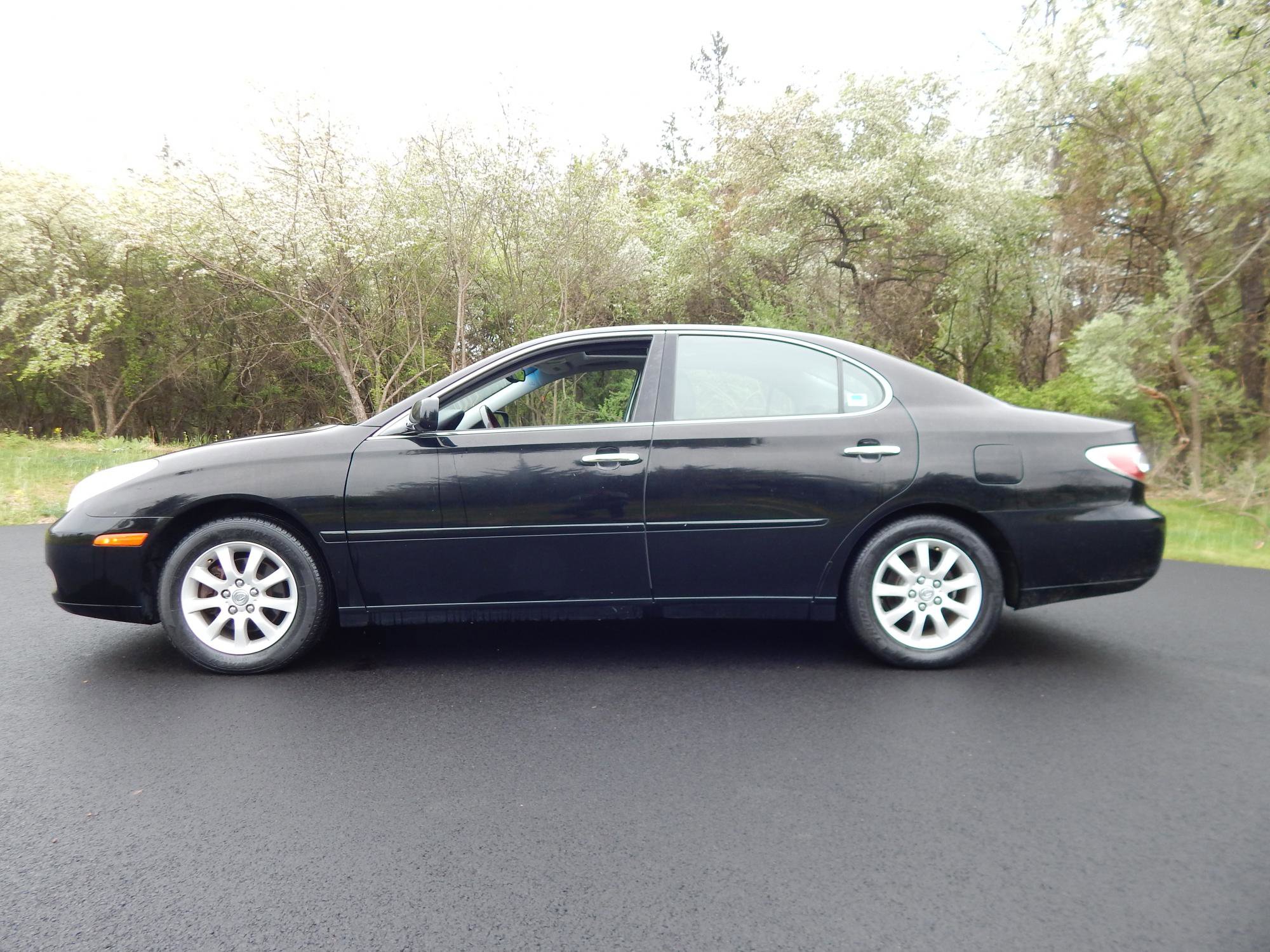 Used 2003 Lexus ES 330 FWD image 2