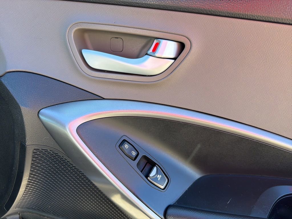 Used 2016 Hyundai Santa Fe SE w/ Option Group 03 image 32