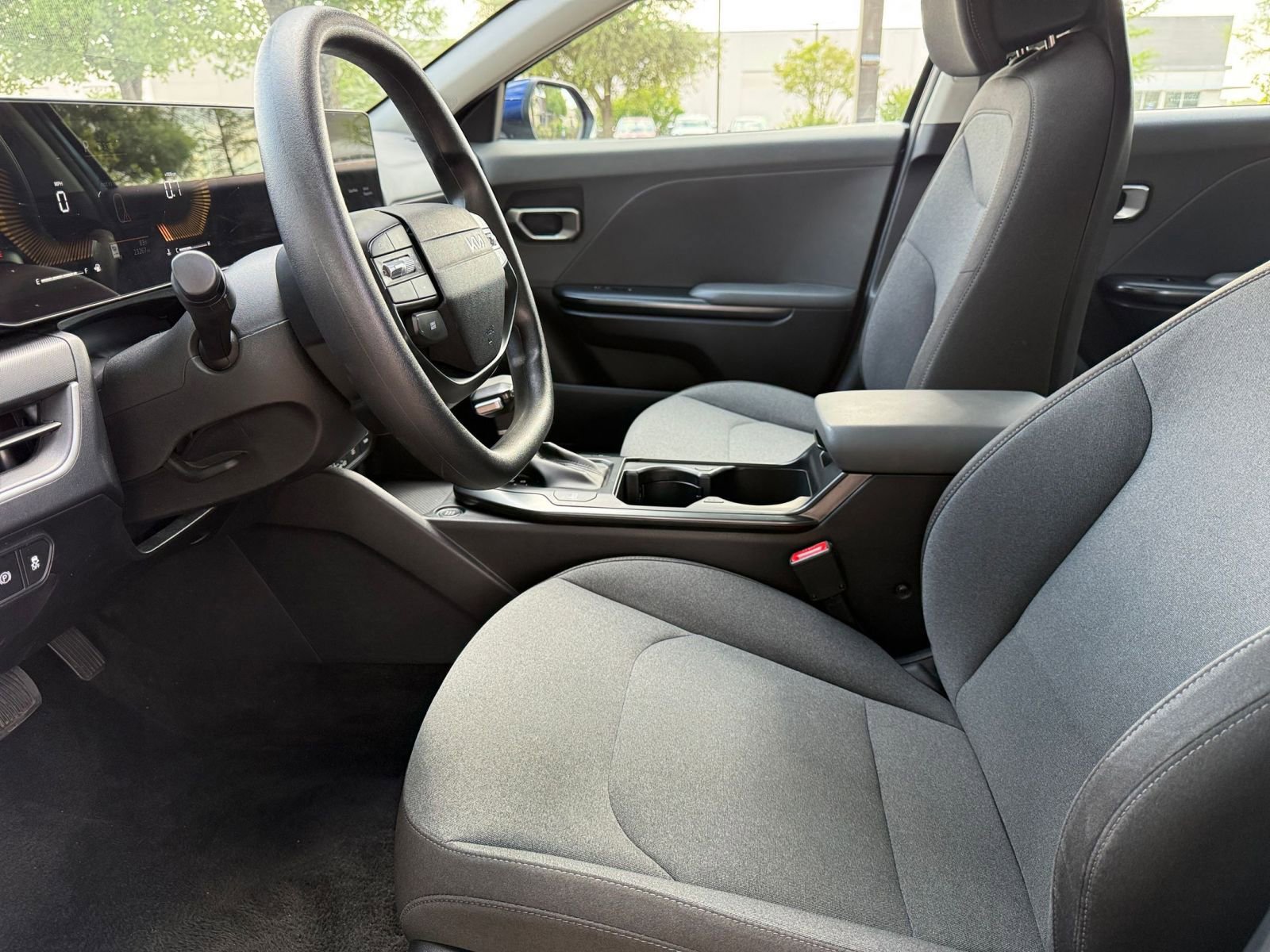 Used 2025 Kia K4 LXS image 29