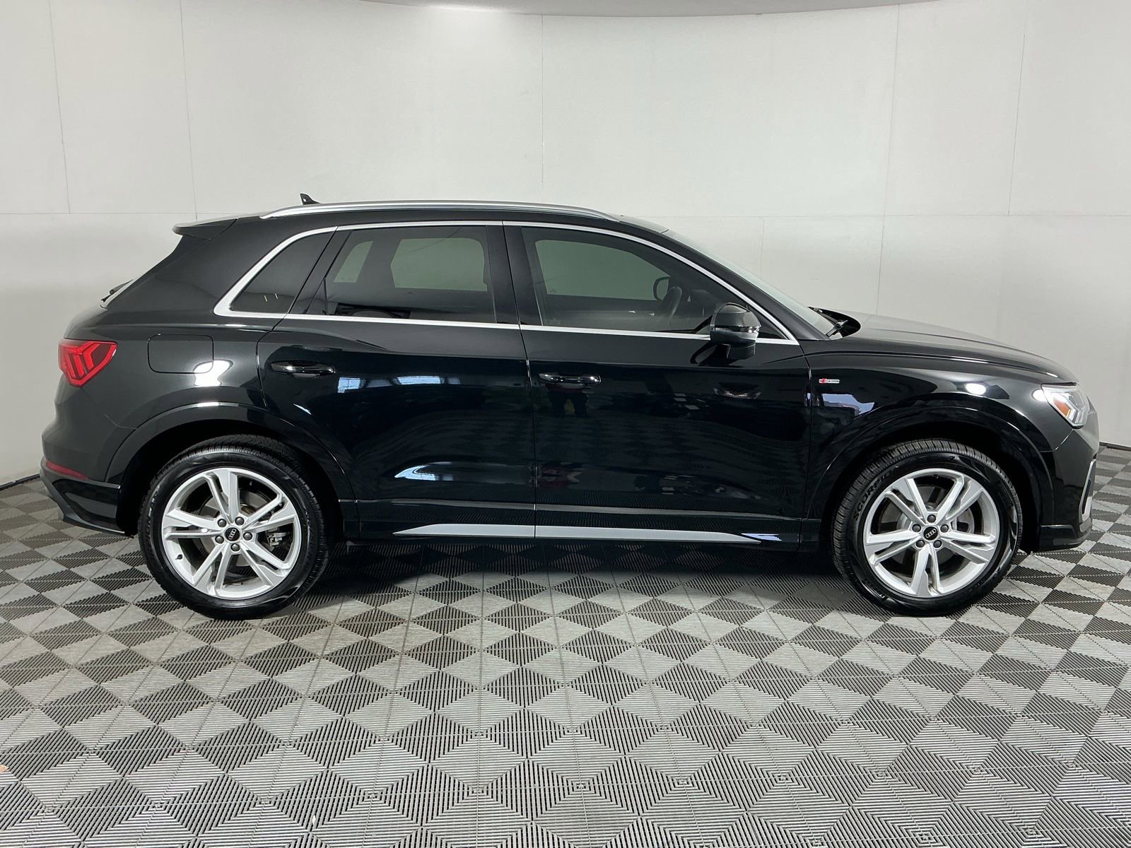 Used 2022 Audi Q3 2.0T Premium Plus AWD/4WD image 10