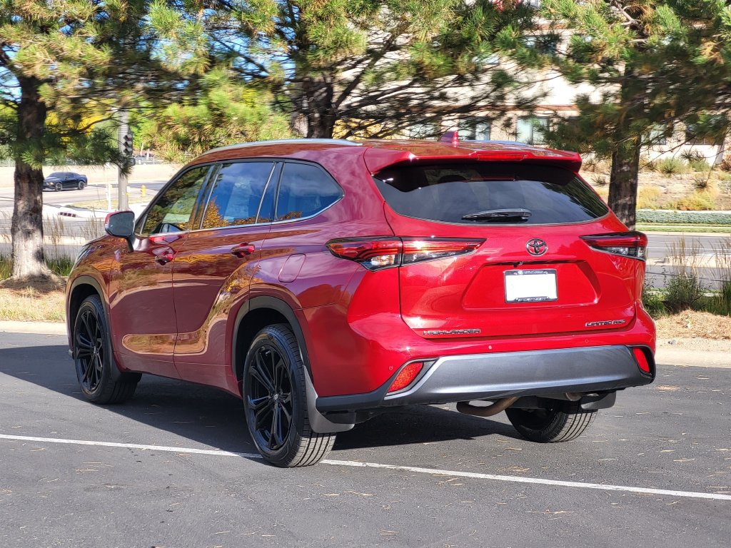 Used 2022 Toyota Highlander Limited AWD/4WD image 8