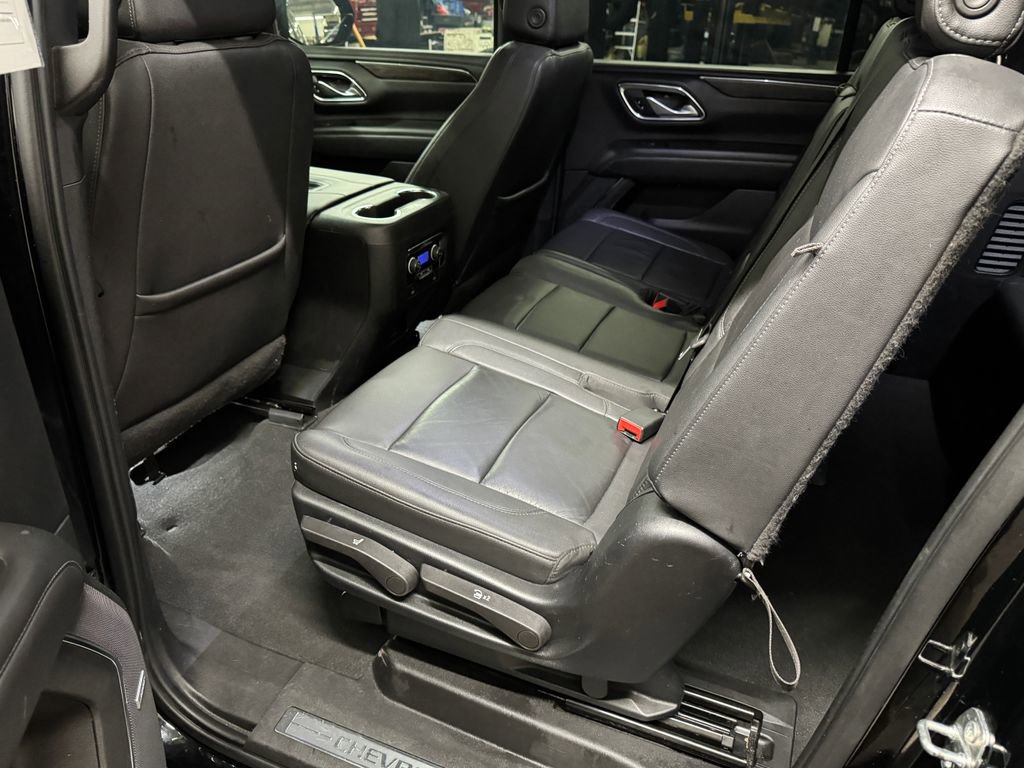 Used 2022 Chevrolet Suburban LT image 15