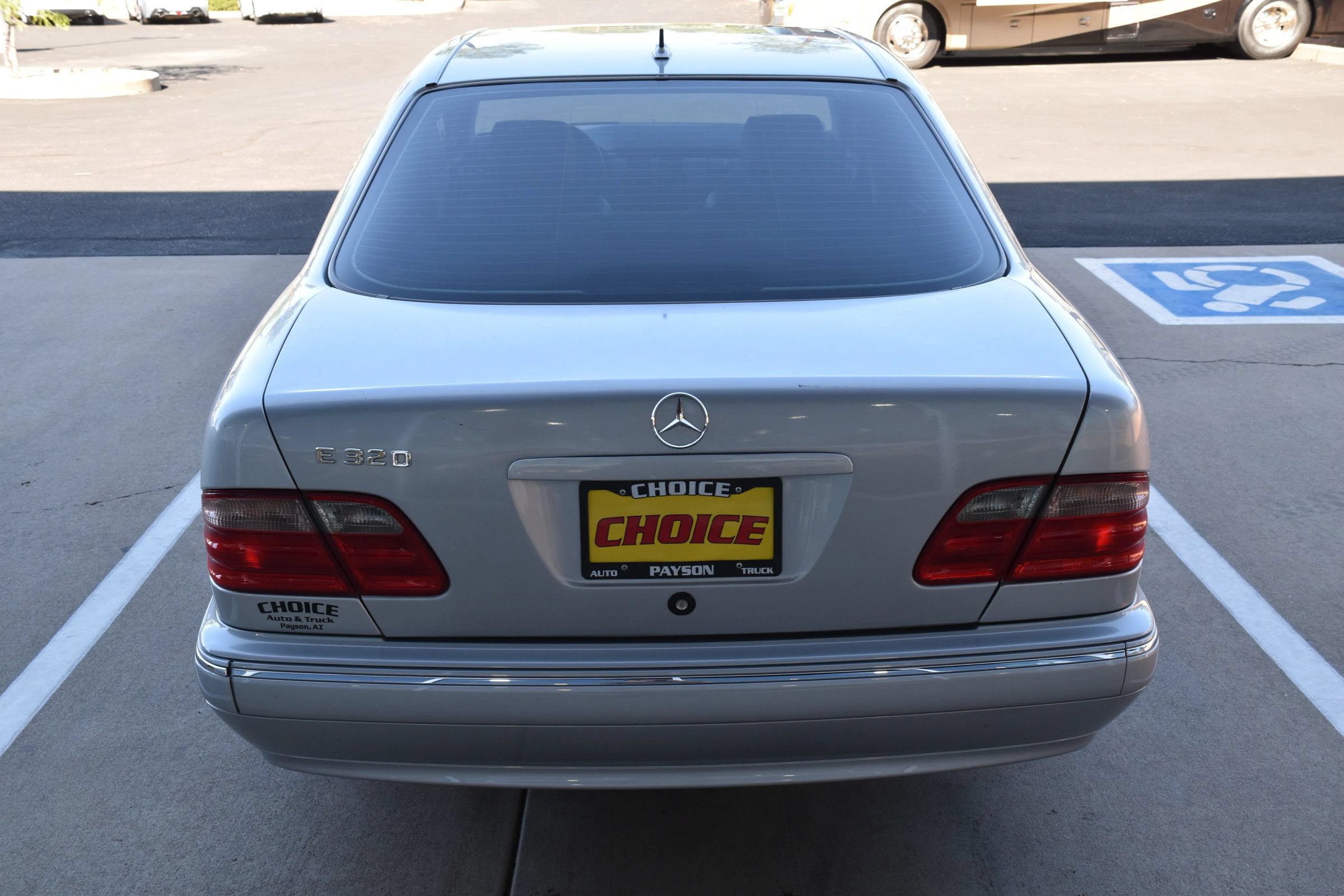 Used 2000 Mercedes-Benz E 320 Sedan image 7