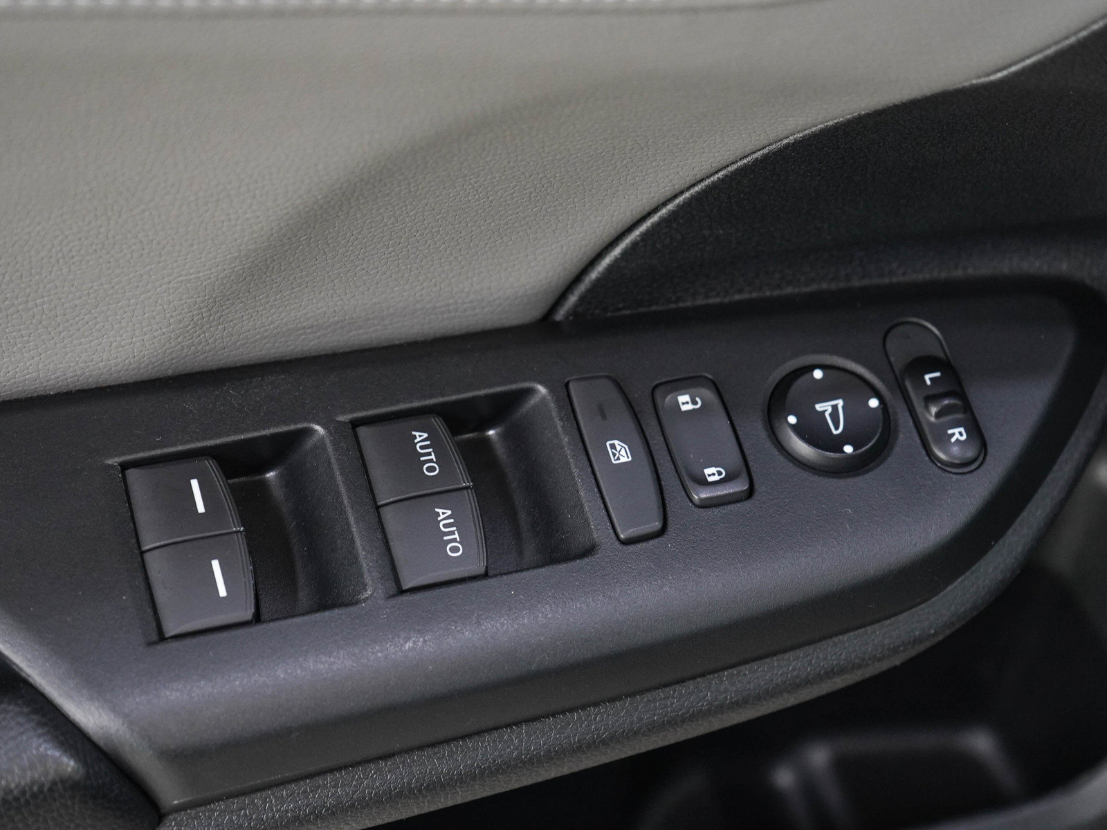 Used 2017 Honda Civic EX-L image 19