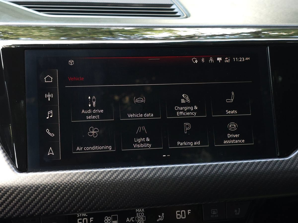 Used 2022 Audi RS e-tron GT w/ Carbon Performance Package AWD/4WD image 40