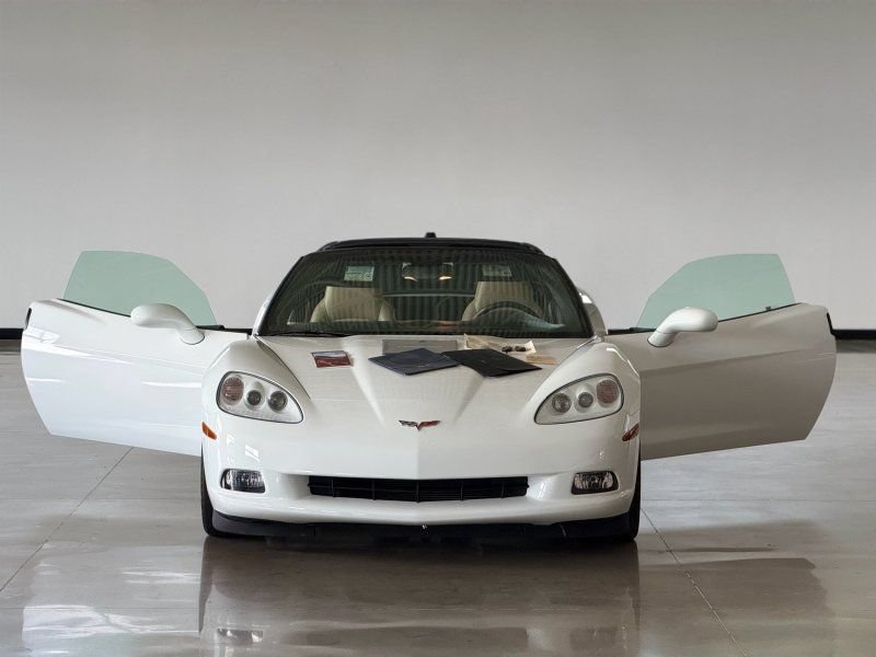 Used 2005 Chevrolet Corvette Coupe w/ Preferred Equipment Group RWD image 29