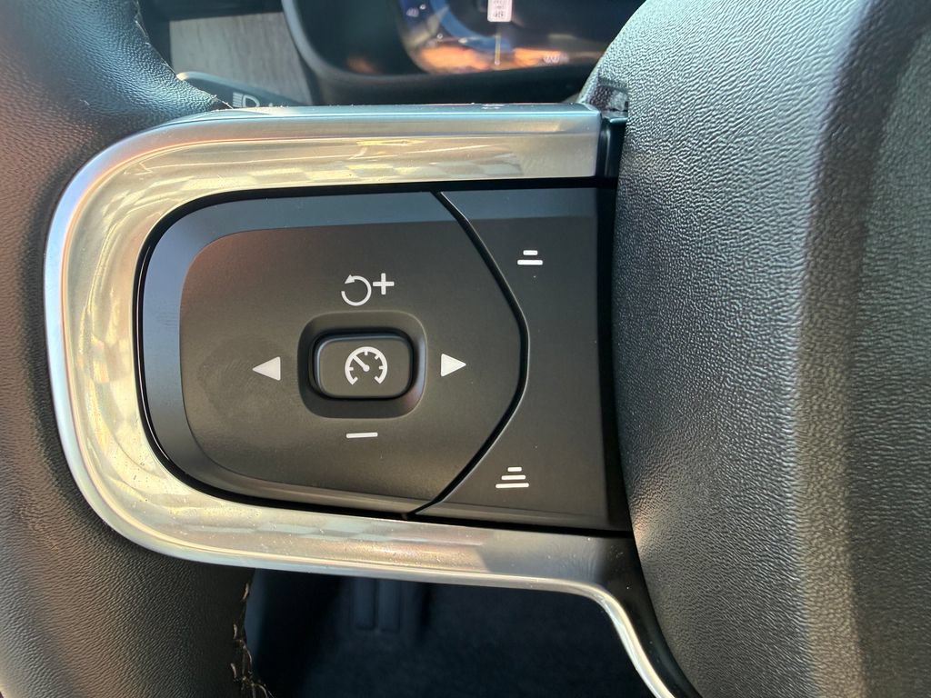 Used 2025 Volvo XC40 B5 Plus AWD/4WD image 22