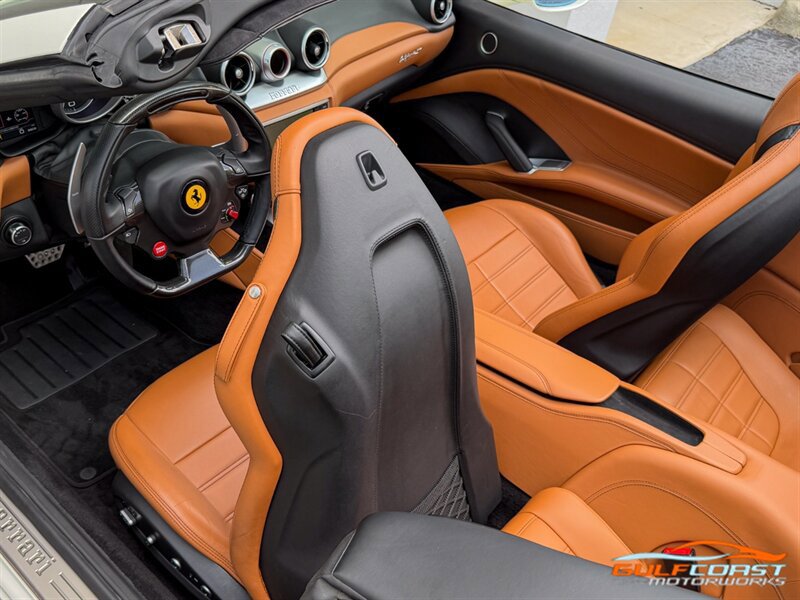 Used 2017 Ferrari California T RWD image 24