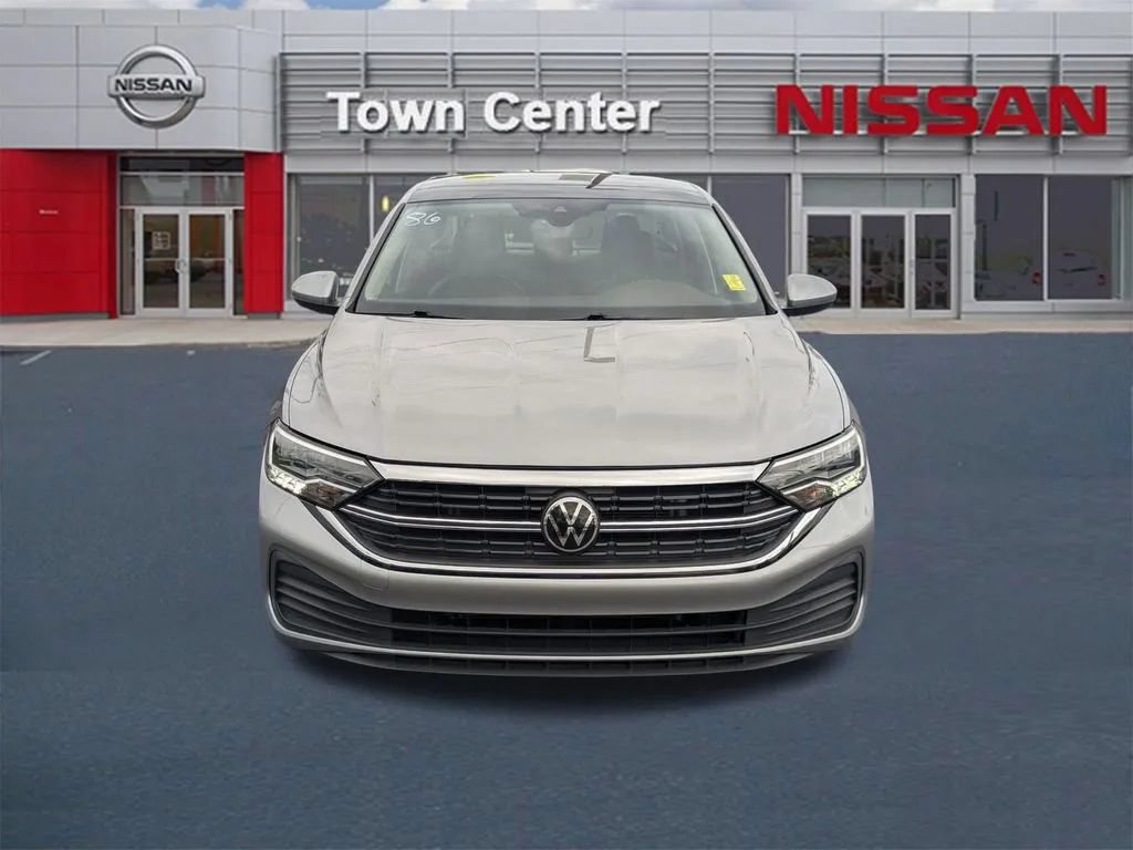 Used 2023 Volkswagen Jetta SE FWD image 2
