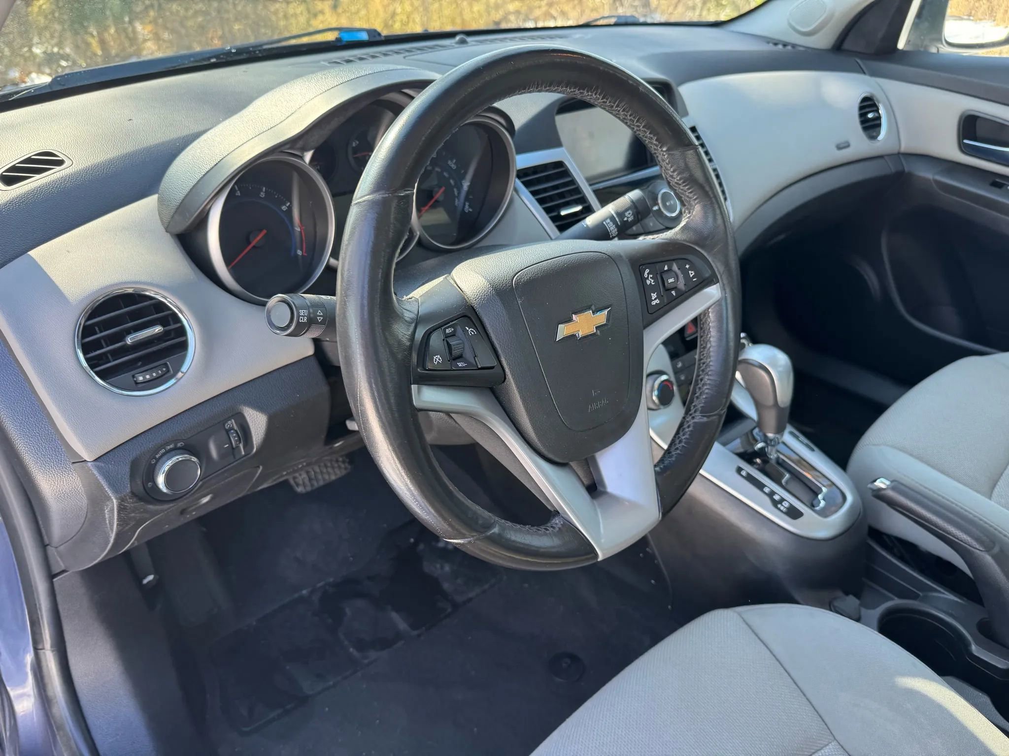 Used 2014 Chevrolet Cruze LT image 16