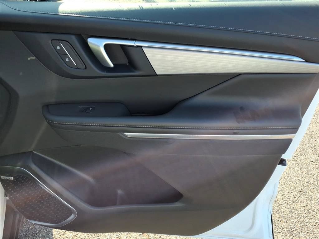 Used 2026 Buick Enclave Preferred FWD image 13