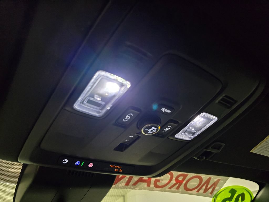 Used 2025 Chevrolet Suburban High Country RWD image 31