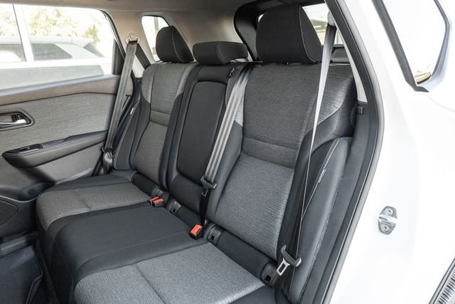 Used 2023 Nissan Rogue SV FWD image 13