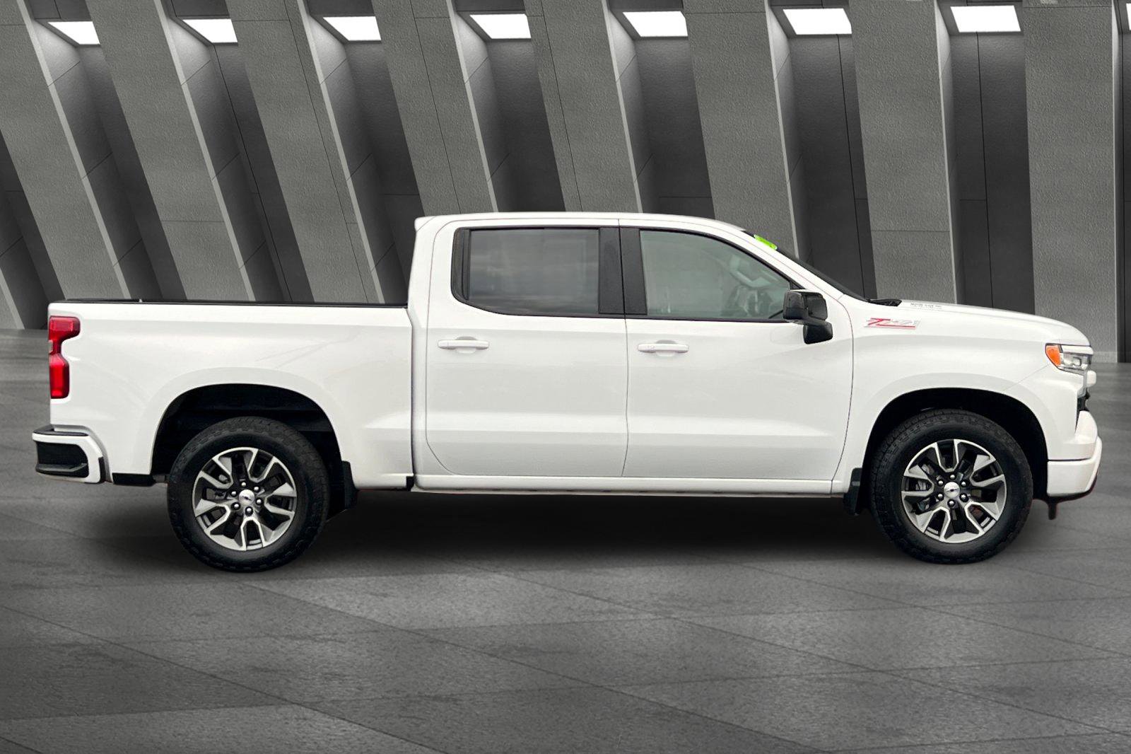 Used 2024 Chevrolet Silverado 1500 RST w/ Z71 Off-Road Package image 3