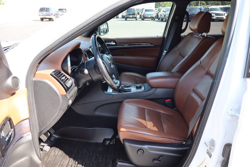 Used 2021 Jeep Grand Cherokee Overland AWD/4WD image 26