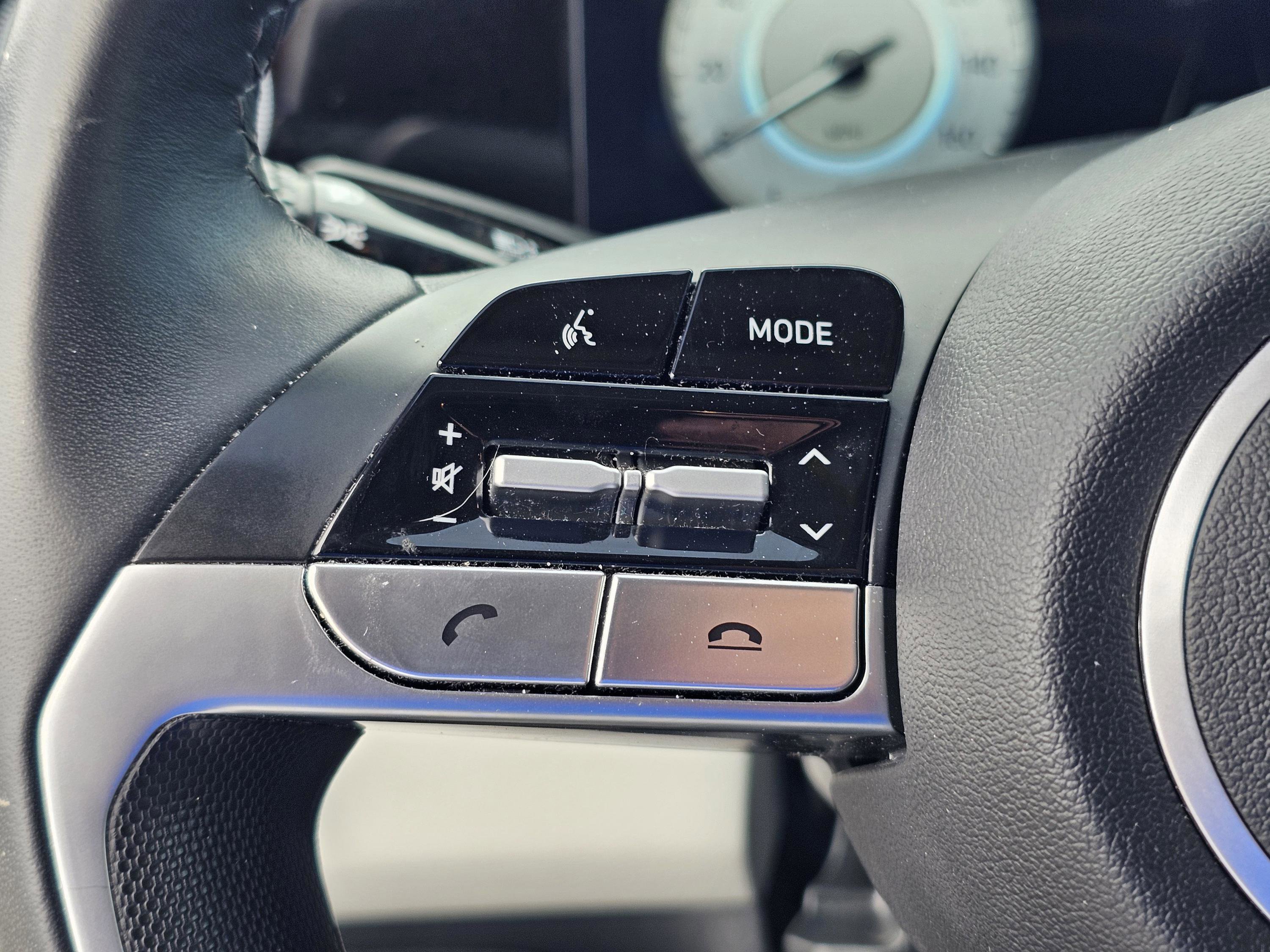 Used 2023 Hyundai Elantra Limited w/ Preferred Accessory Package image 20