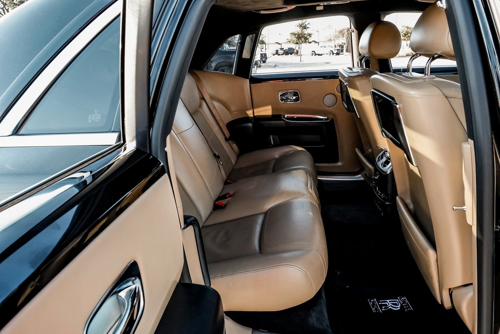 Used 2015 Rolls-Royce Ghost image 42