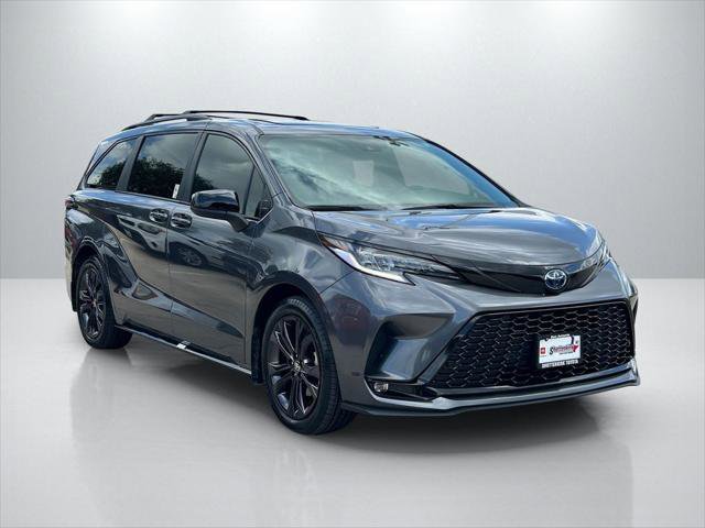 Certified 2025 Toyota Sienna XSE image 3