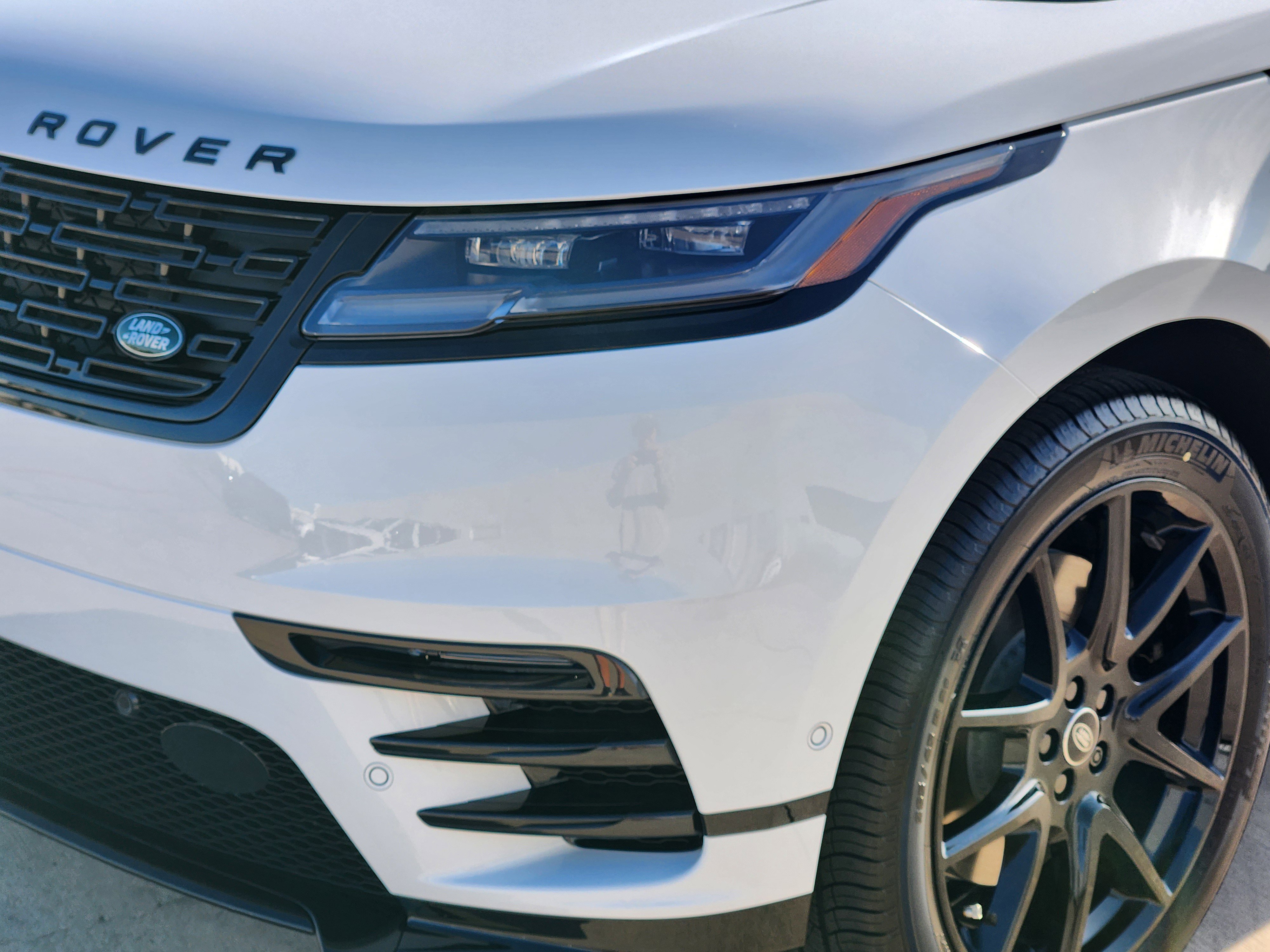 New 2026 Land Rover Range Rover Velar Dynamic SE image 9