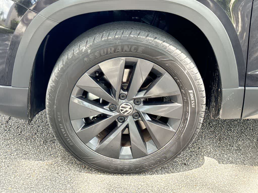Certified 2024 Volkswagen Taos S FWD image 11