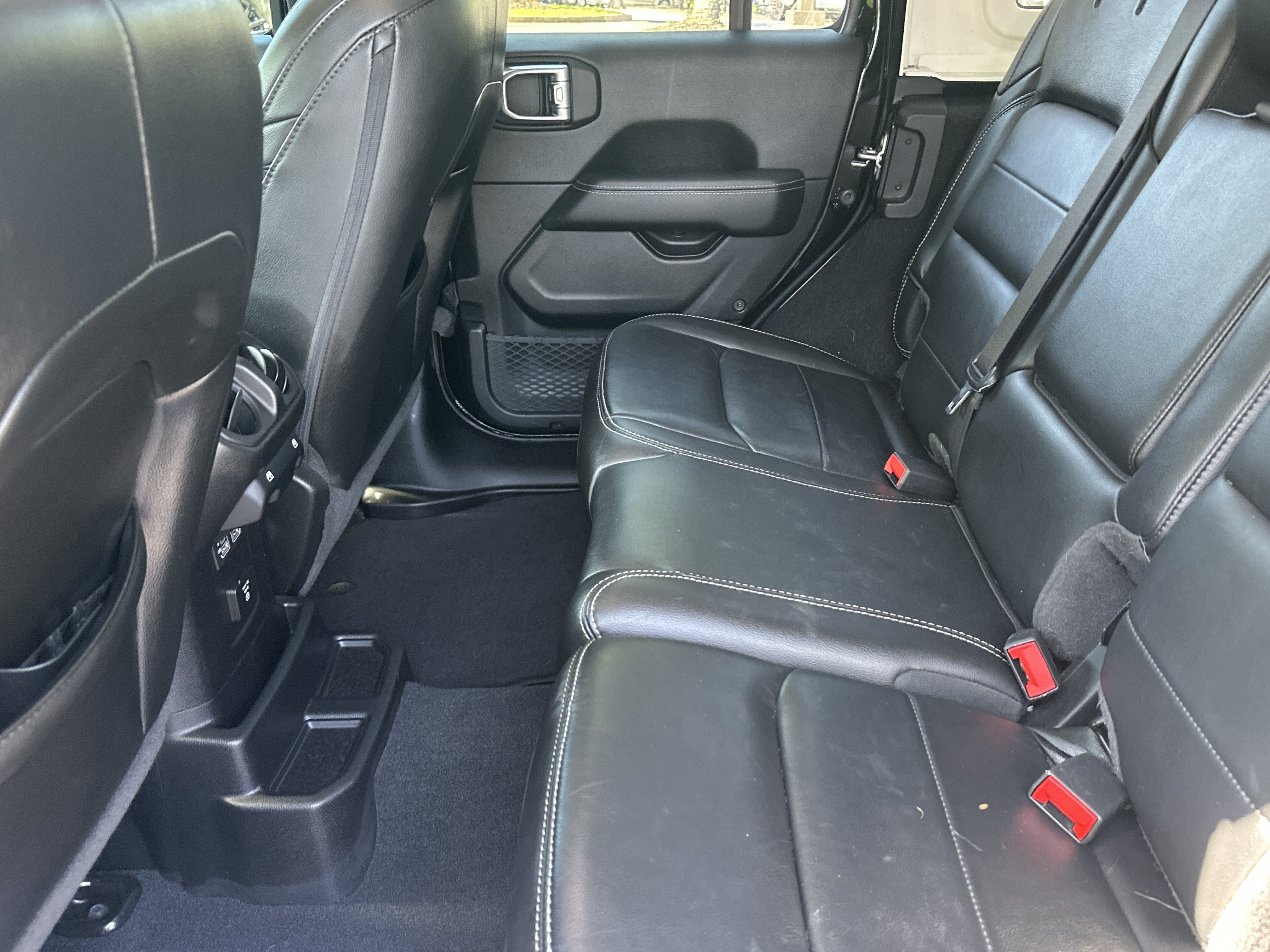 Used 2021 Jeep Wrangler Unlimited Sahara AWD/4WD image 18