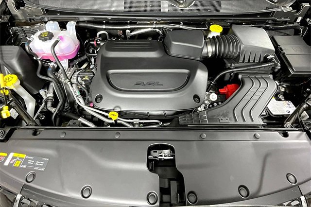 New 2026 Chrysler Pacifica Select image 2
