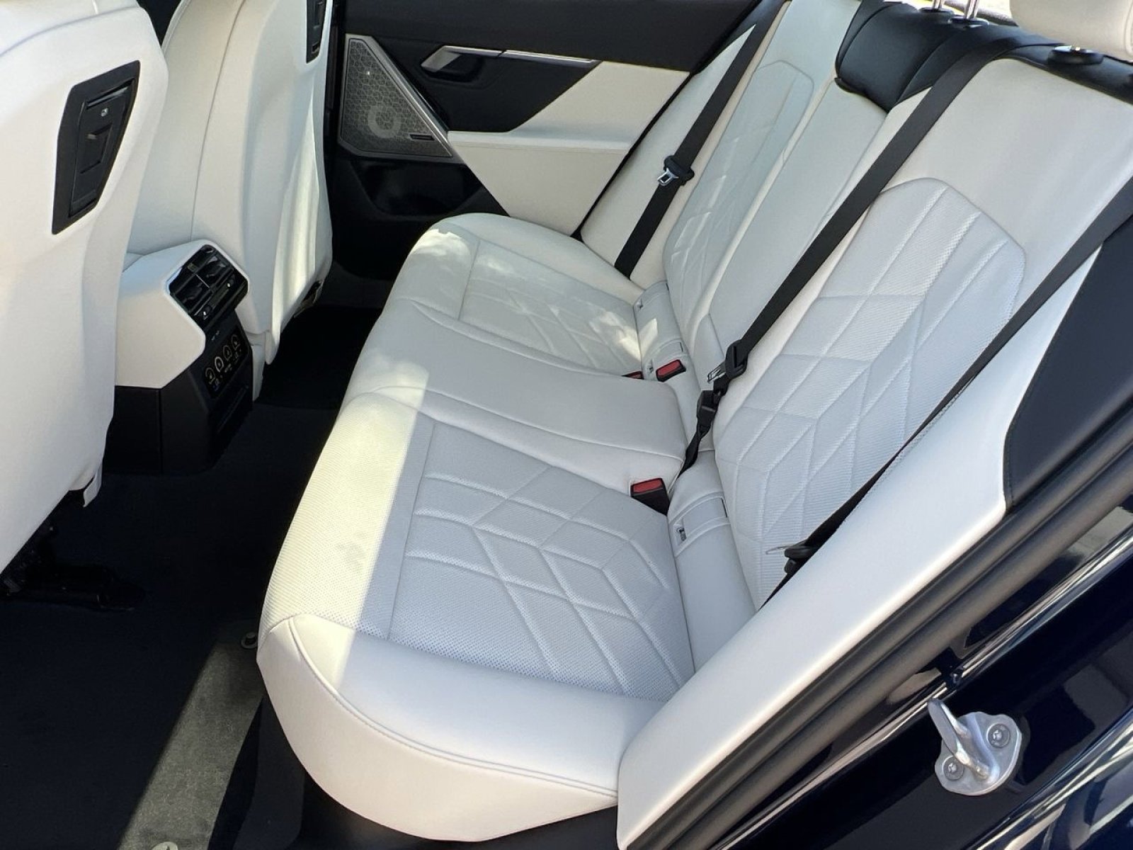 New 2025 BMW i5 M60 w/ Executive Package image 22