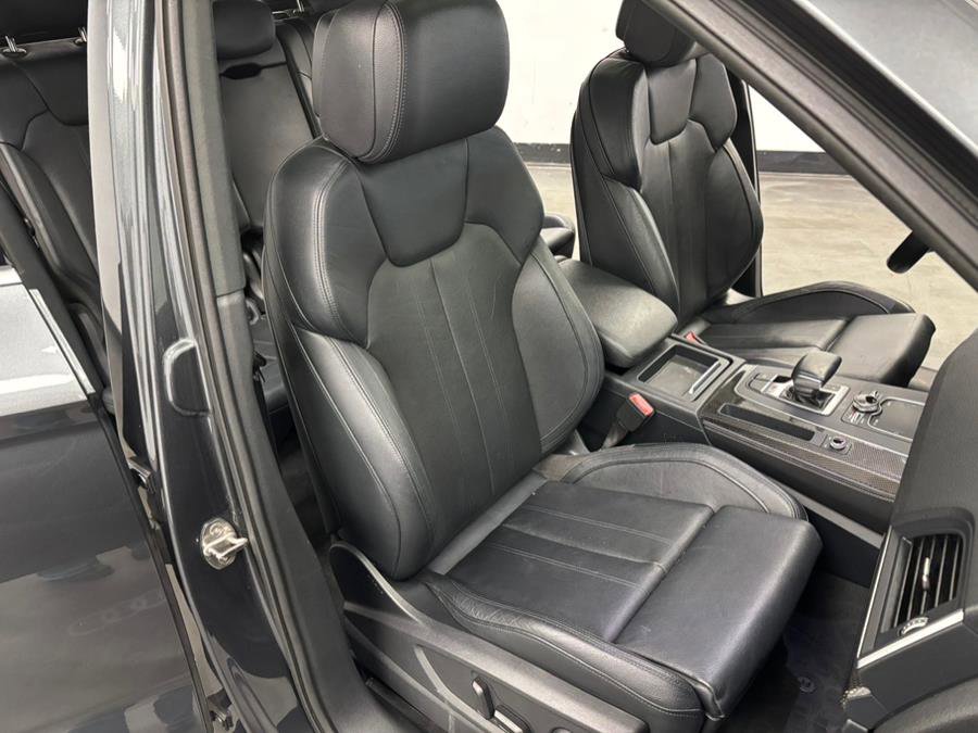 Used 2018 Audi SQ5 Premium Plus w/ Navigation Package image 36